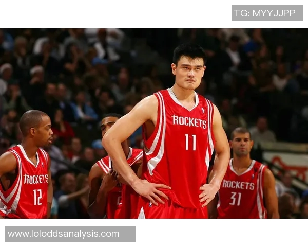 姚明与保罗的经典对决：一场关于犯规与篮球智慧的较量