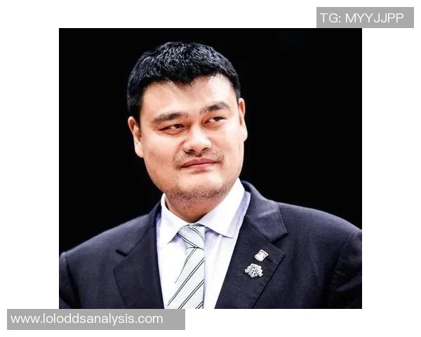 姚明在赛场上泪洒篮球场的感人瞬间图片回顾与情感解读