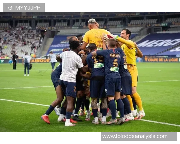 德甲精彩对决:里昂与巴黎圣日耳曼平局后点球大战引发全场热烈反响 德甲精彩对决:里昂与巴黎圣日耳曼平局后点球大战引发全场热烈反响