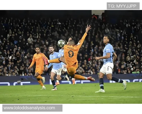 欧冠激战:利物浦4-0逆转巴黎圣日耳曼争议判罚引发全场沸腾 欧冠激战:利物浦4-0逆转巴黎圣日耳曼争议判罚引发全场沸腾