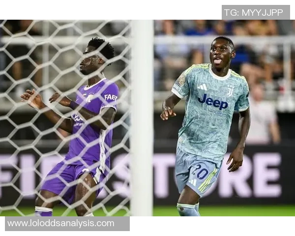 友谊赛曼城与尤文图斯激战成平局乌龙球瞬间引发全场热议